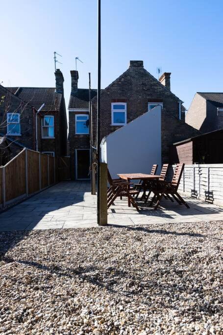 Fully Refurbished Property-March 22-Next To Beach Lowestoft Exterior foto
